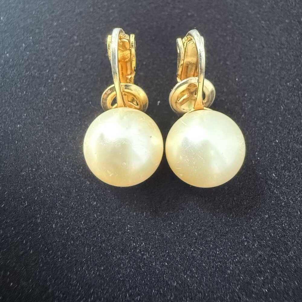 Vintage Majorica Gold Tone Faux Pearl Clip On Earrings AS IS